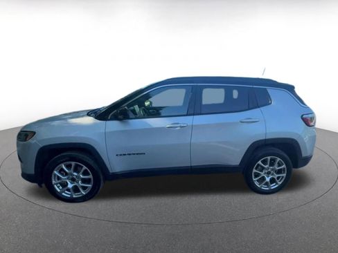 Used 2025 Jeep Compass Limited AWD/4WD image 9