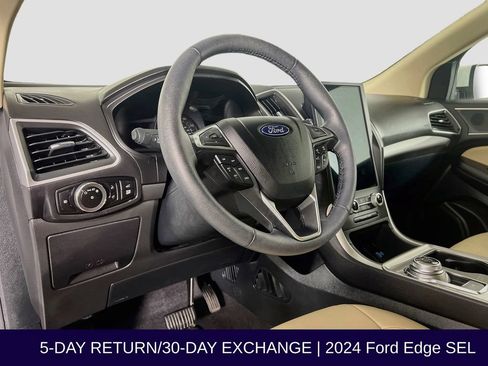 Certified 2024 Ford Edge SEL w/ Convenience Package AWD/4WD image 11