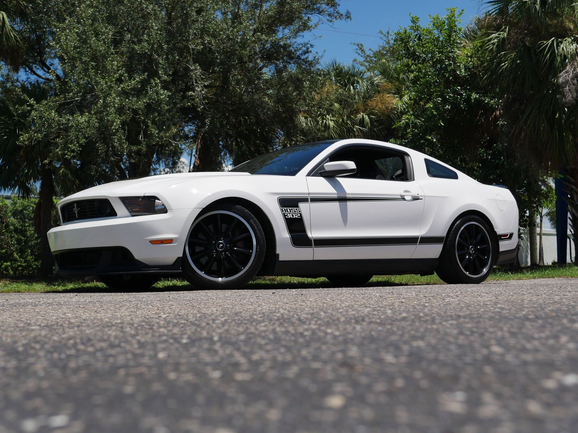 Used 2012 Ford Mustang Boss 302 w/ Boss 302 Accessory Pkg RWD image 12