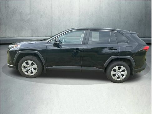 Used 2023 Toyota RAV4 LE AWD/4WD image 2