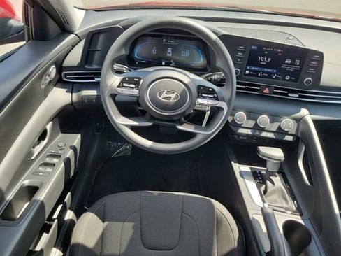 Used 2025 Hyundai Elantra SE FWD image 8