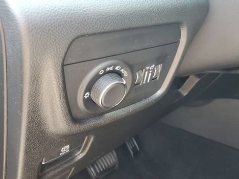 Used 2023 Jeep Grand Cherokee Laredo w/ Luxury Tech Group I AWD/4WD image 8
