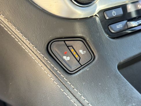 Used 2020 GMC Yukon XL SLT w/ Value Plus Edition image 33