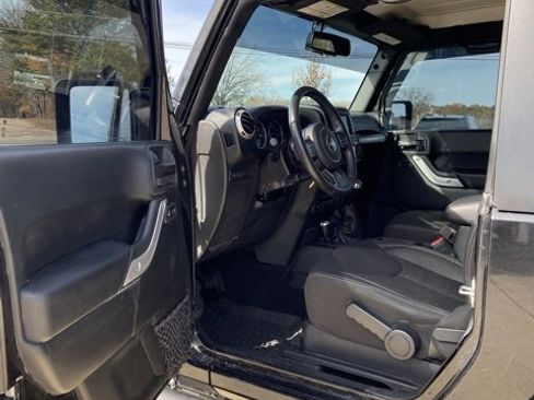 Used 2018 Jeep Wrangler Rubicon w/ Power Convenience Group image 12