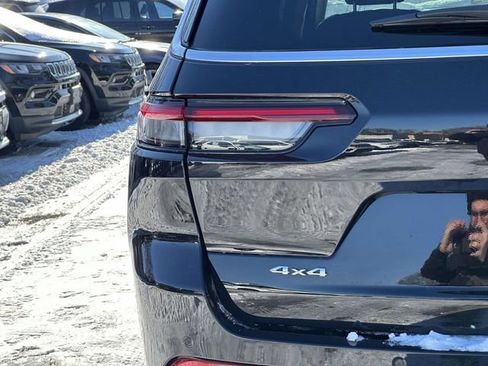 Certified 2023 Jeep Grand Cherokee L Limited image 11