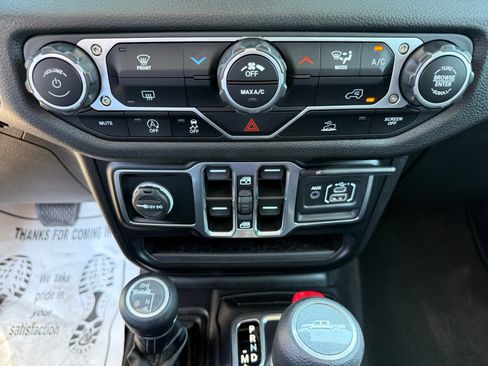 Used 2025 Jeep Gladiator Sport AWD/4WD image 21
