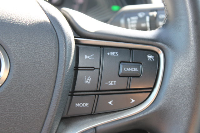 Certified 2022 Lexus UX 200 w/ Accessory Package (Z2) FWD image 16
