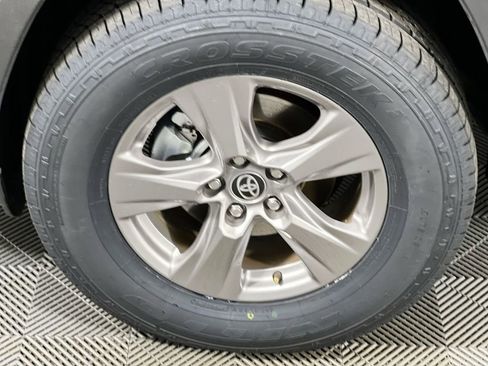 Used 2025 Toyota RAV4 XLE image 10