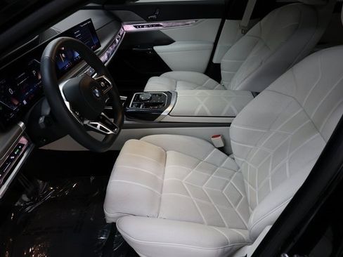 Used 2024 BMW 760i xDrive w/ Executive Package image 78