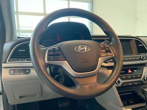 Used 2017 Hyundai Elantra SE image 14