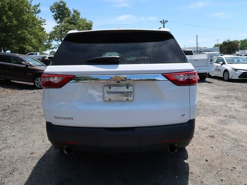 Used 2019 Chevrolet Traverse LT FWD image 9