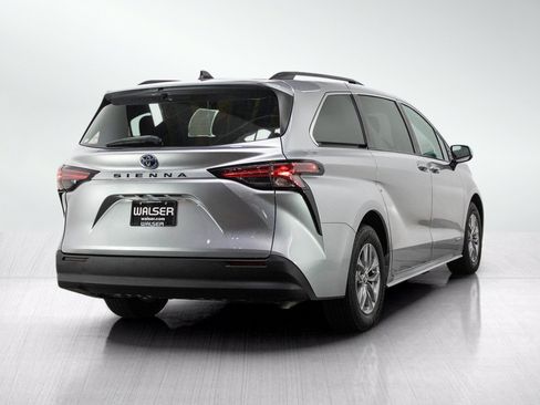 Used 2021 Toyota Sienna LE FWD image 5