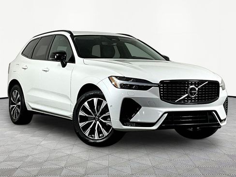 Used 2023 Volvo XC60 B5 Plus AWD/4WD image 3