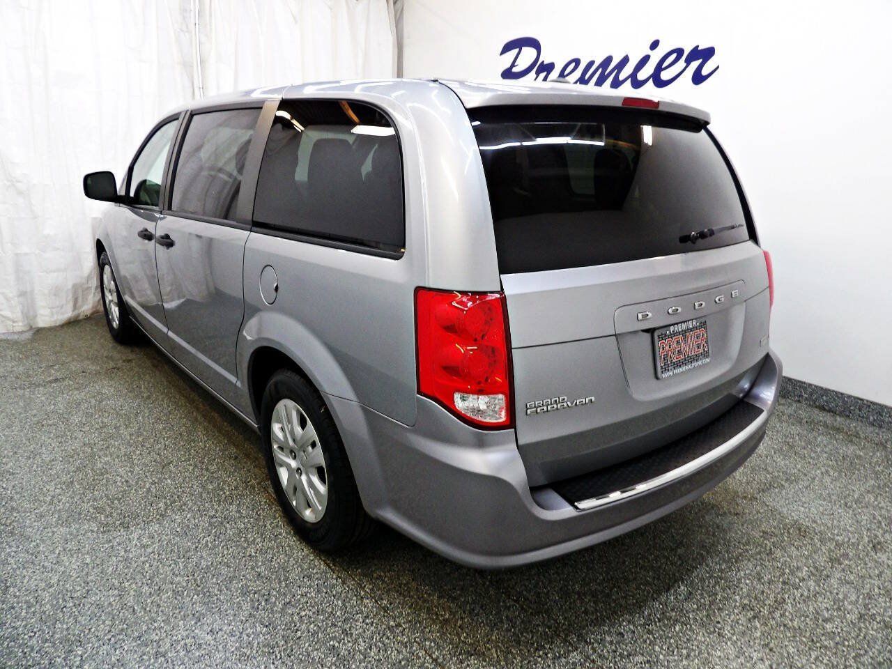 Used 2019 Dodge Grand Caravan SE w/ UConnect Hands-Free Group FWD image 4