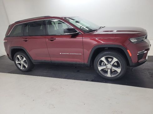 Used 2023 Jeep Grand Cherokee 4WD 4xe image 11