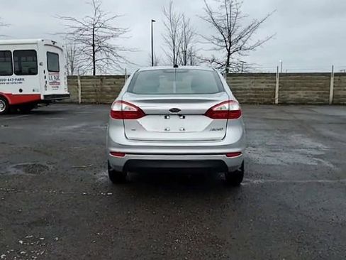 Used 2018 Ford Fiesta SE image 7