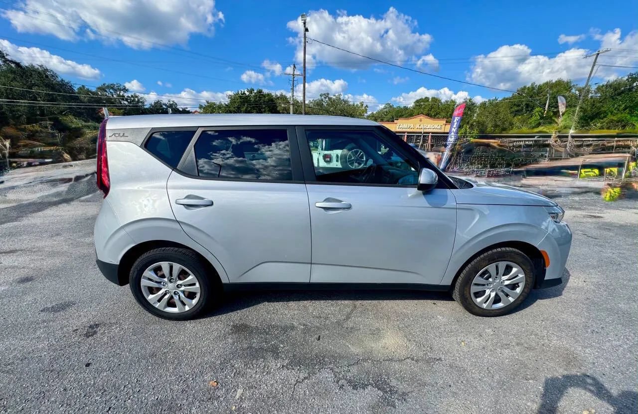 Used 2020 Kia Soul LX FWD image 7