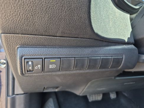 Certified 2025 Toyota Corolla LE FWD image 33