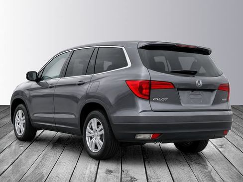 Used 2016 Honda Pilot LX image 2