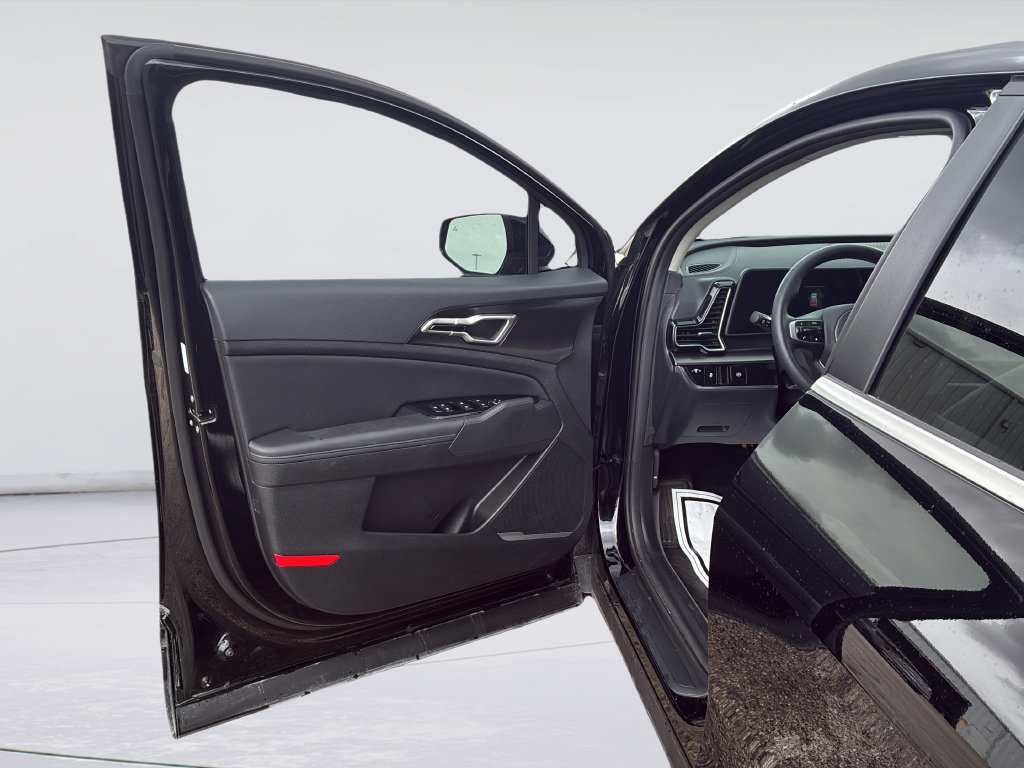 Used 2025 Kia Sportage EX FWD image 11