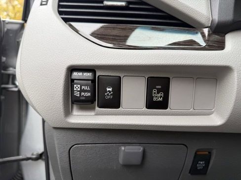 Used 2016 Toyota Sienna Limited image 14