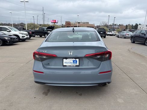 Used 2023 Honda Civic Sport image 6