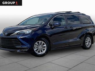 Used 2024 Toyota Sienna LE FWD video 1