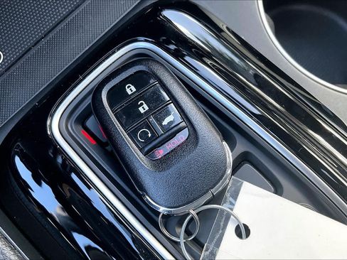 Used 2025 Honda Pilot Touring image 15