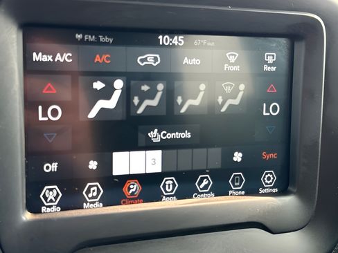 Used 2018 Jeep Renegade Altitude AWD/4WD image 23