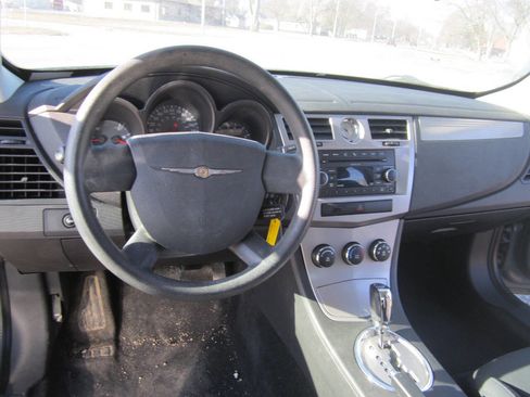 Used 2010 Chrysler Sebring Touring image 11