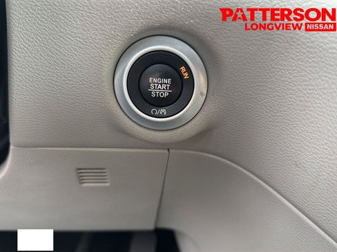 Used 2024 Chrysler Pacifica Touring-L FWD image 9