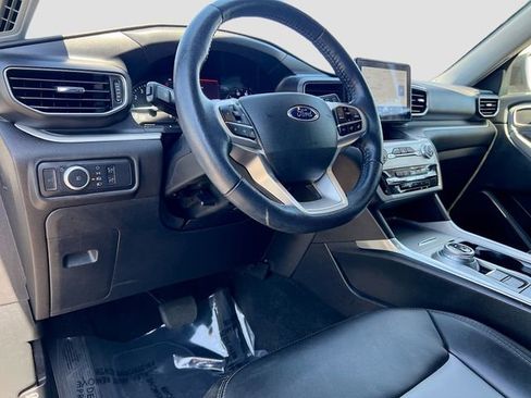 Used 2022 Ford Explorer XLT w/ Equipment Group 202A AWD/4WD image 9