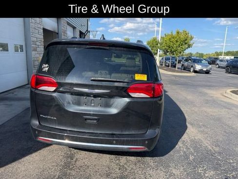 Used 2019 Chrysler Pacifica Touring-L Plus w/ Advanced Safetytec Group FWD image 8