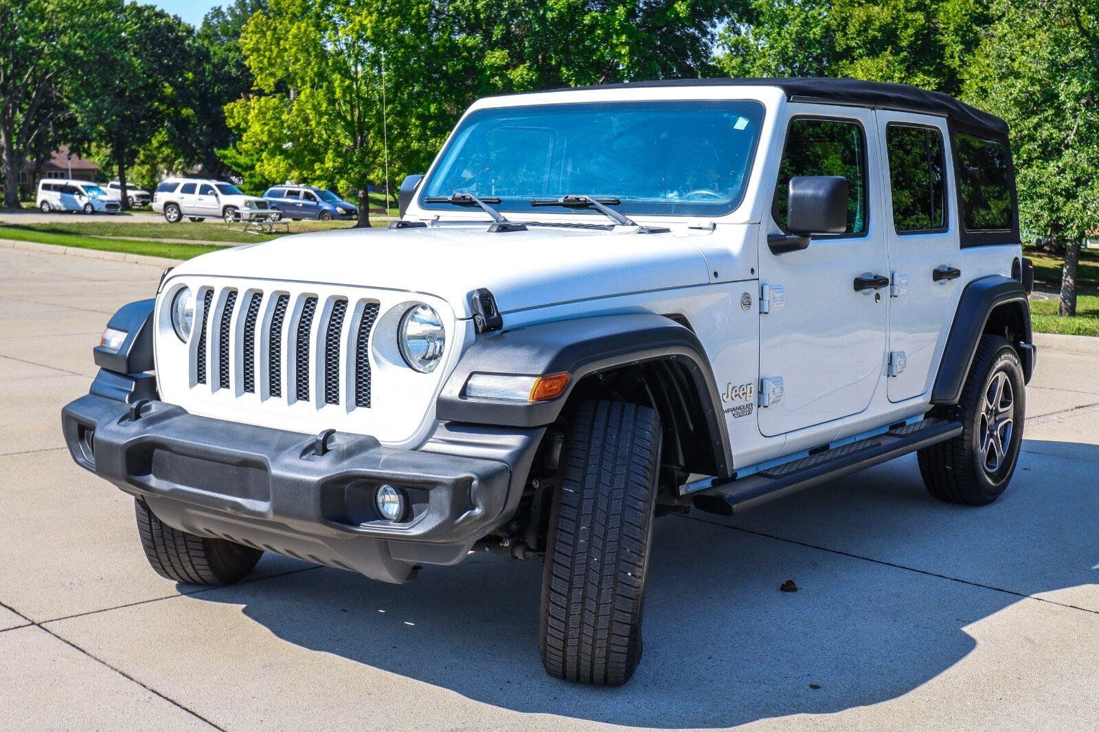 Used 2018 Jeep Wrangler Unlimited Sport S AWD/4WD image 3