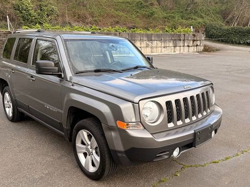 Used 2012 Jeep Patriot Limited w/ Sun/Sound Group image 2