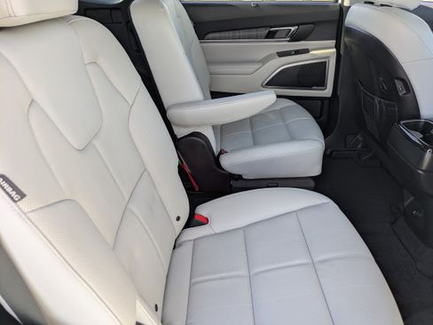 Used 2024 Kia Telluride EX w/ EX Captain's Chair Package image 14