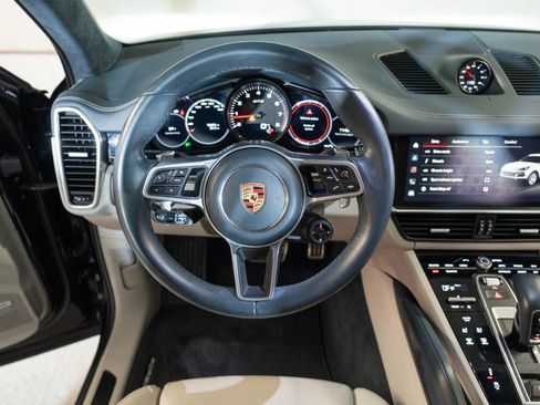 Certified 2023 Porsche Cayenne GTS AWD/4WD image 28