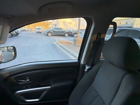 Used 2017 Nissan Titan SV image 26