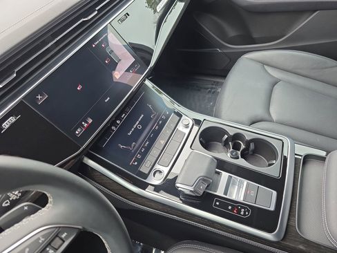 Used 2025 Audi Q7 3.0T Premium Plus image 25