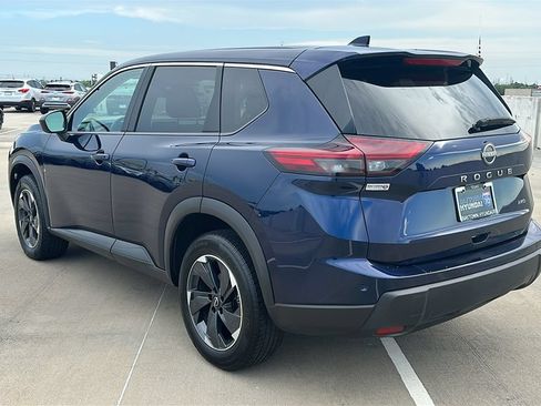 Used 2025 Nissan Rogue SV AWD/4WD image 10