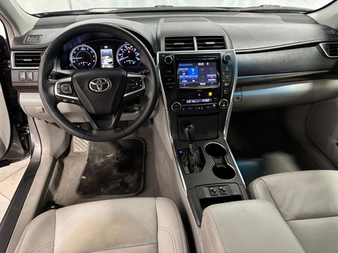 Used 2016 Toyota Camry image 19