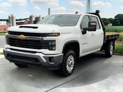 Used 2024 Chevrolet Silverado 2500 LT w/ Convenience Package AWD/4WD image 2