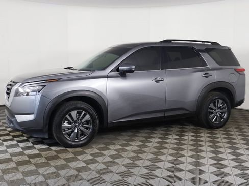 Used 2023 Nissan Pathfinder SV image 17