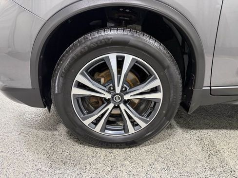 Used 2020 Nissan Rogue SV w/ Premium Package image 30