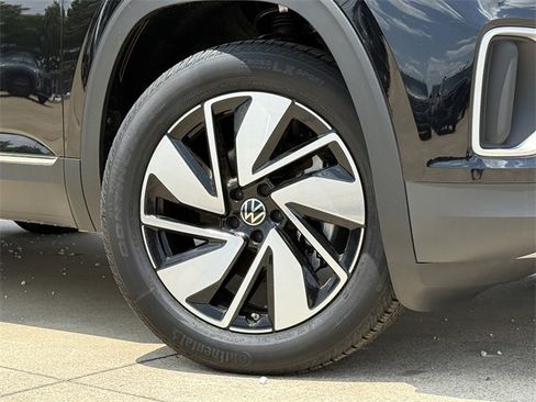 New 2025 Volkswagen Atlas SEL image 2