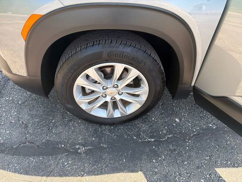 Used 2023 Chevrolet TrailBlazer LS FWD image 28