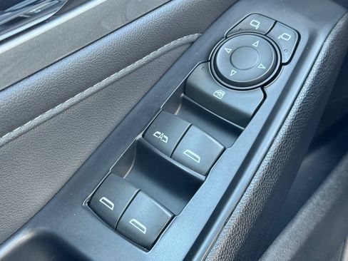 Used 2023 Chevrolet Traverse LT FWD image 33
