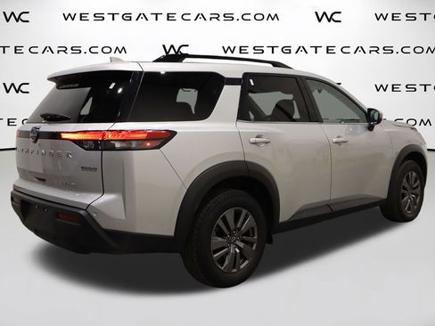 Used 2024 Nissan Pathfinder SV image 49