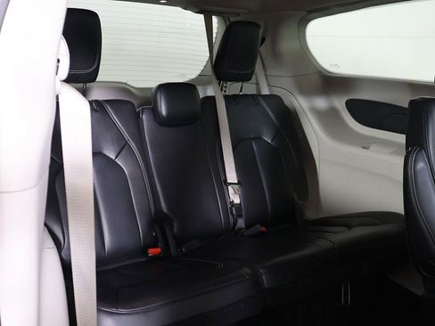 Used 2023 Chrysler Pacifica Touring-L FWD image 30