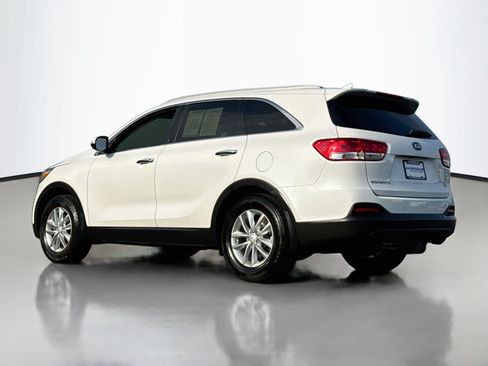 Used 2016 Kia Sorento FWD w/ LX Convenience Package image 5